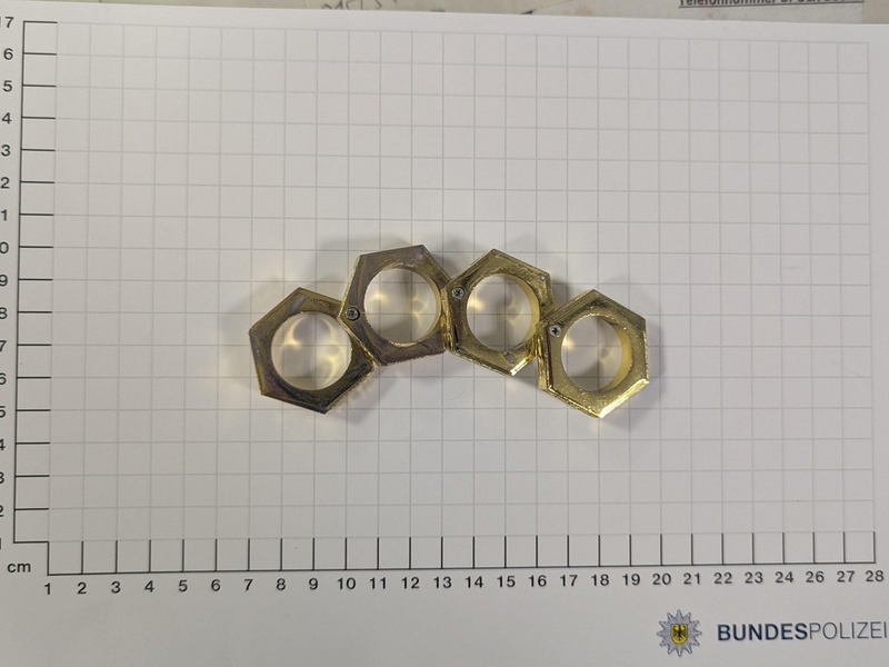 BPOL NRW: Bundespolizei beschlagnahmt Schlagring - Foto: presseportal.de
