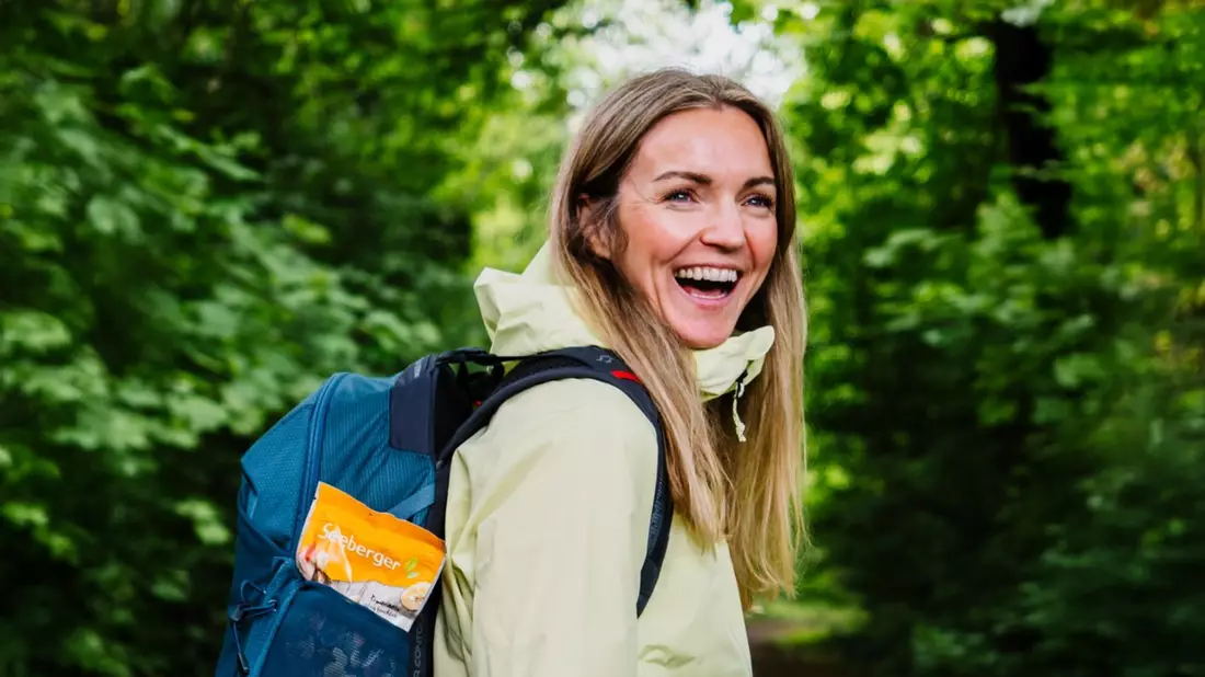 Natürlich kraftvoll: Die passenden Snackstrategien für Wandern, Biken & Co. - Bild: presseportal.de
