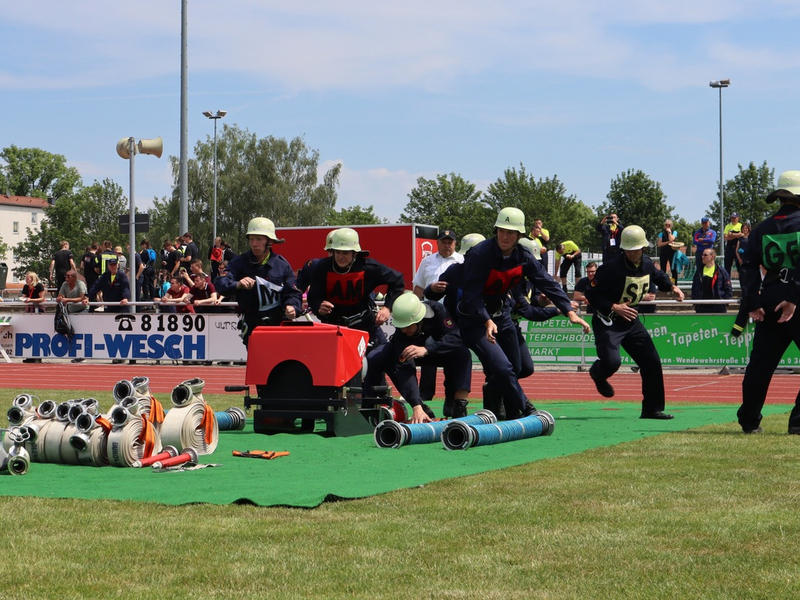 Leidenschaft für Feuerwehrwettbewerbe in Böblingen / Deutsche Feuerwehr-Meisterschaften vom 10. bis 13. Juli: Löschangriff und Staffellauf - Foto: presseportal.de