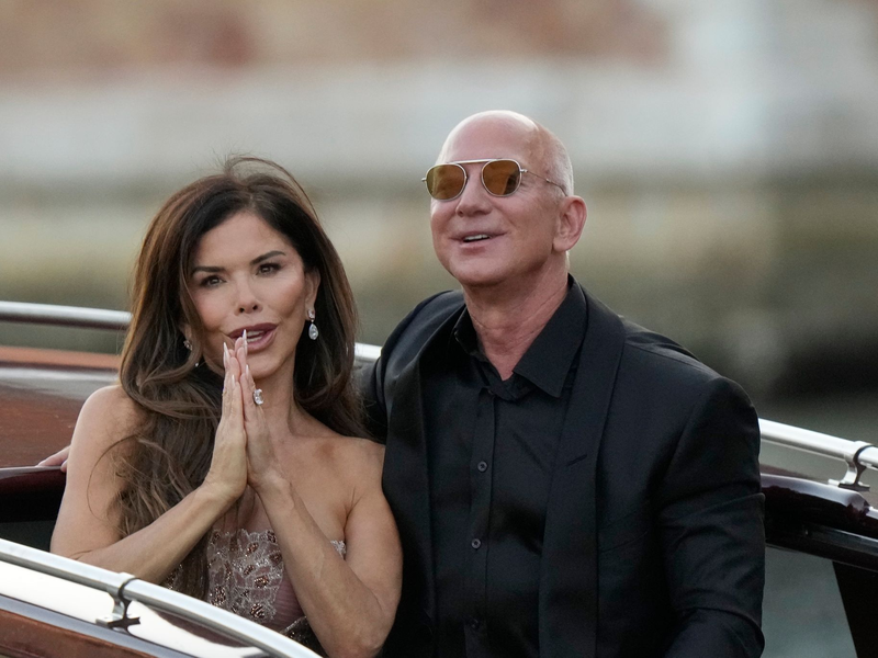 Eines der Kleider von Lauren Sánchez Bezos ist verschwunden. (Foto: Archiv) - Foto: Luca Bruno/AP/dpa