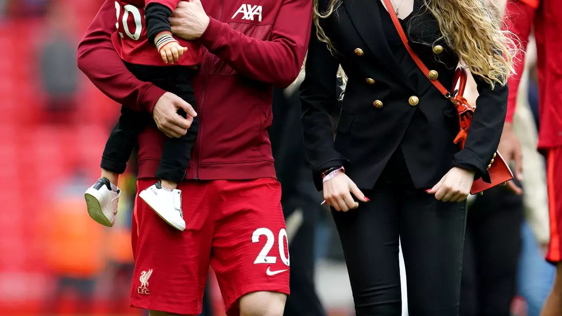 Liverpools Diogo Jota mit seiner Frau Ruth Cardoso. - Bild: Peter Byrne/PA Wire/dpa