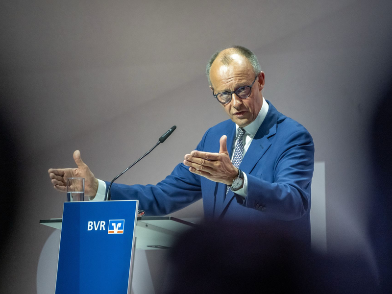 Der Kanzler erklärt den Verbrauchern das Nein zur Stromsteuersenkung für alle. - Foto: Michael Kappeler/dpa