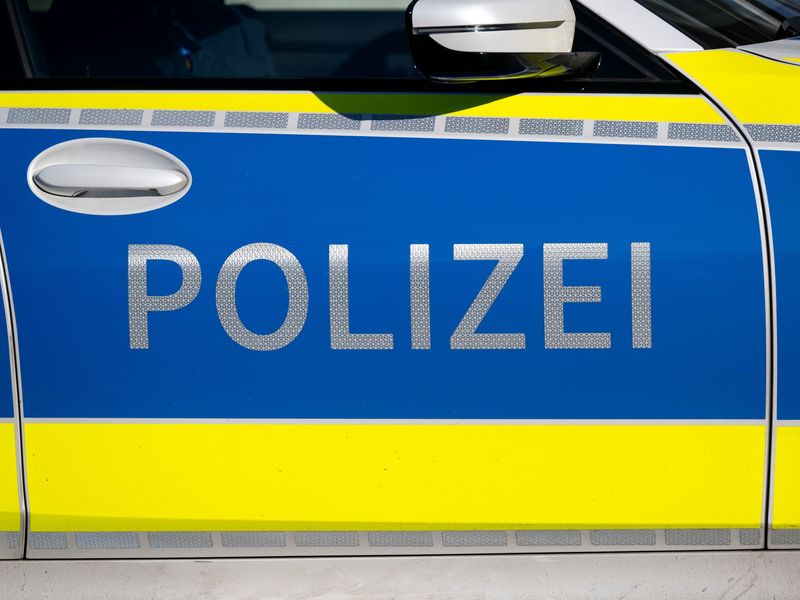 Die Polizei ermittelt, wer hinter dem Angriff steckt, und sucht nach Zeugen. (Symbolbild) - Foto: Sven Hoppe/dpa
