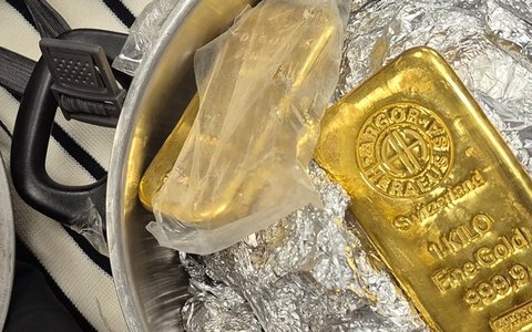 HZA-F: Schwerpunktkontrolle des Zolls zur BekĂ€mpfung der GeldwĂ€sche am Frank-furter Flughafen - Zahlreiche VerstöĂe mit einem Volumen von 1,75 Millionen Euro festgestellt - Foto: presseportal.de HZA-F: Schwerpunktkontrolle des Zolls zur BekĂ€mpfung der GeldwĂ€sche am Frank-furter Flughafen - Zahlreiche VerstöĂe mit einem Volumen von 1,75 Millionen Euro festgestellt - Foto: presseportal.de