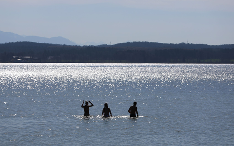 Am Starnberger See lebt sich's ausgesprochen angenehm - und die arbeitende Bevölkerung ist gesünder als andernorts. (Symbolbild) - Foto: Karl-Josef Hildenbrand/dpa Am Starnberger See lebt sich's ausgesprochen angenehm - und die arbeitende Bevölkerung ist gesünder als andernorts. (Symbolbild) - Foto: Karl-Josef Hildenbrand/dpa