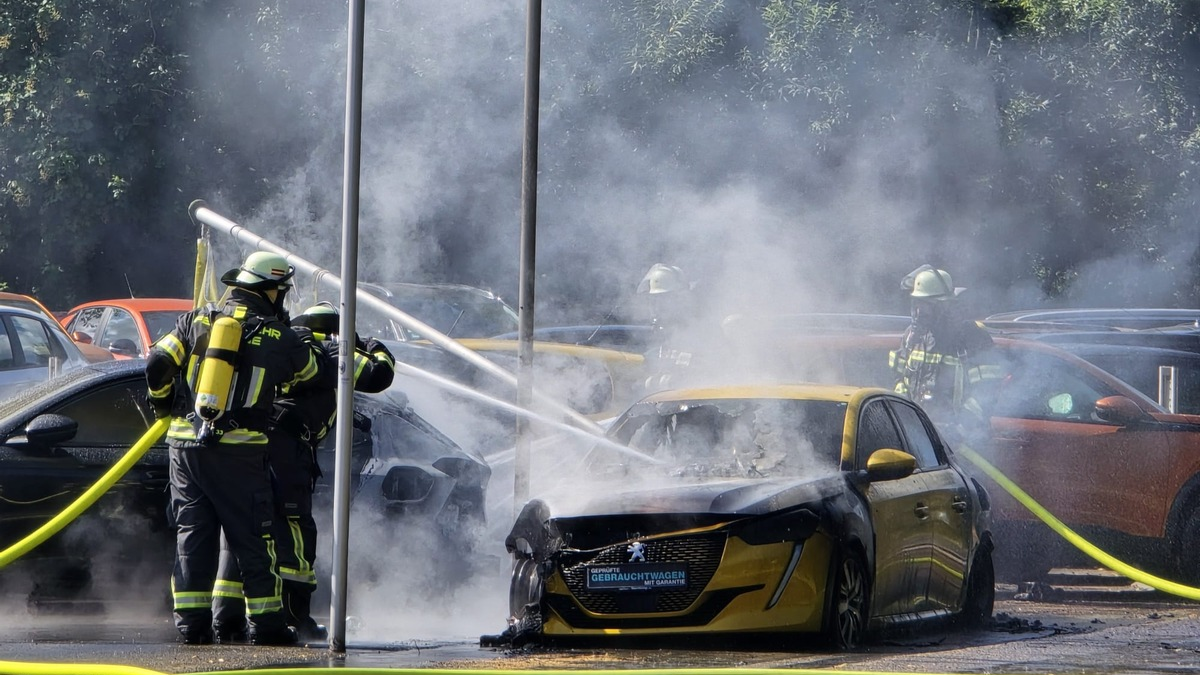 FW-WRN: Brennender PKW alarmiert die Freiwillige Feuerwehr Werne - Foto: presseportal.de
