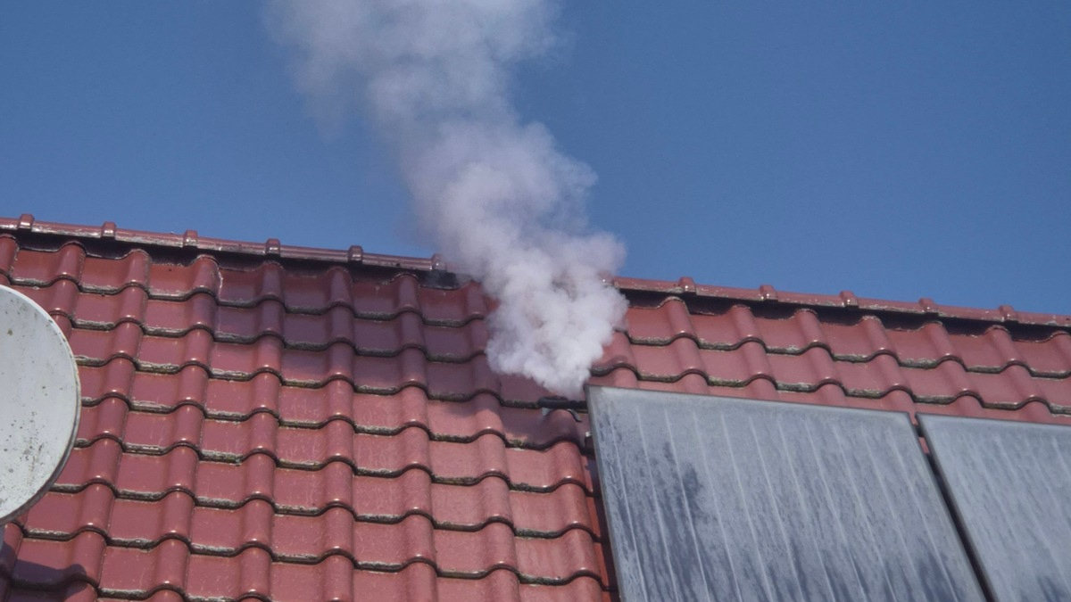 FW-AUR: Feuer an Solarmodul vermutet - Foto: presseportal.de