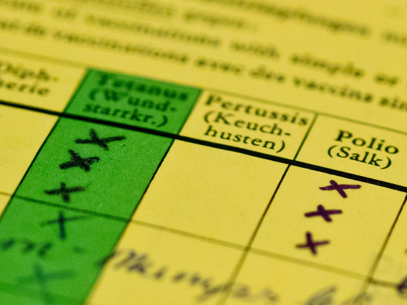 Die Stiko empfiehlt drei Impfungen zur Grundimmunisierung von Säuglingen sowie eine Auffrischungsimpfung (Archivbild).  - Foto: Daniel Karmann/dpa