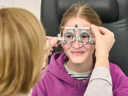 Kinderaugen im Blick / Kontaktlinsen statt Brille für unbeschwerte Sommerferien - Foto: presseportal.de