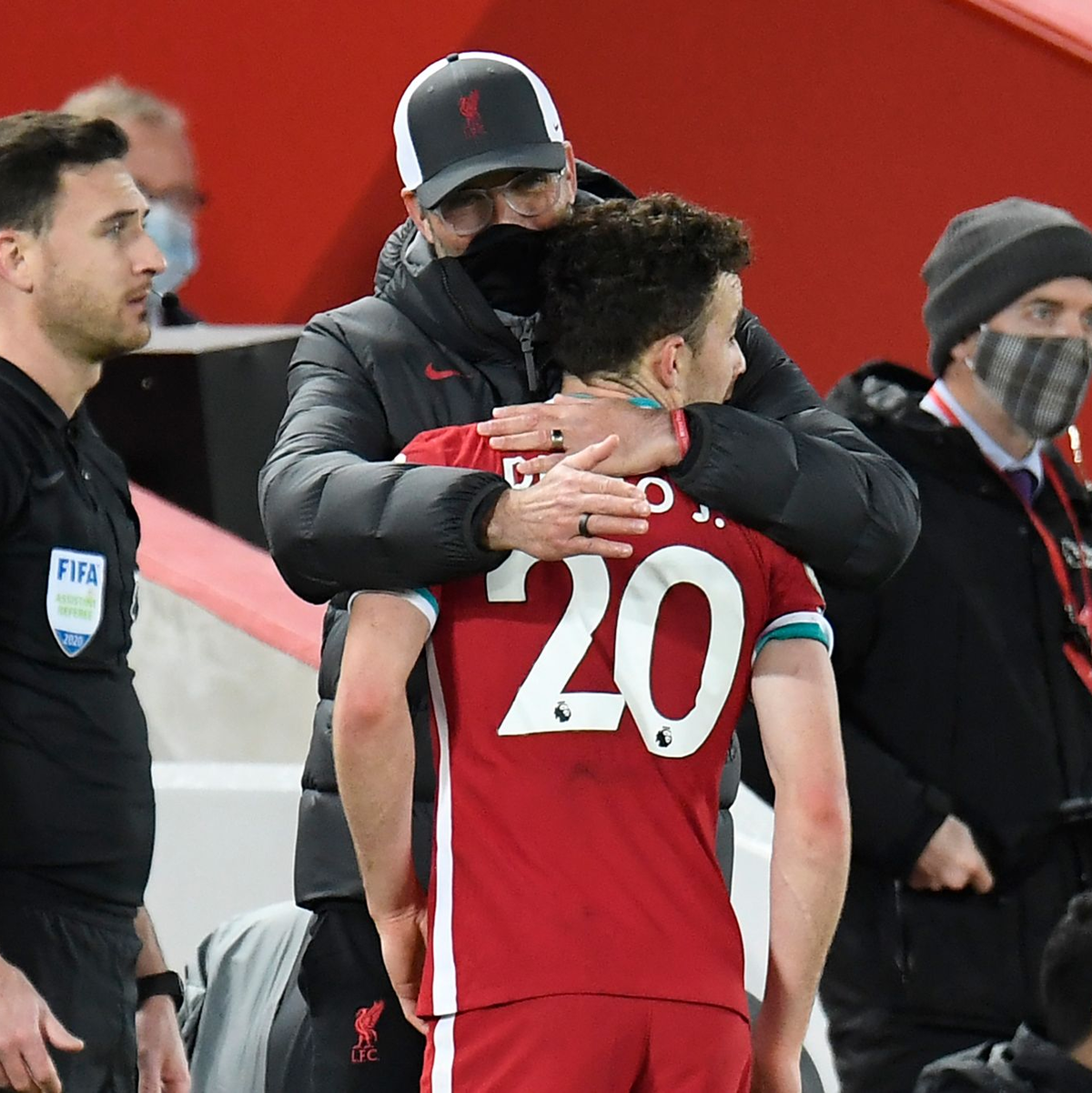 Jürgen Klopp ist zutiefst bestürzt über den Unfalltod seines früheren Schützlings. - Foto: Peter Powell/Pool EPA/AP/dpa