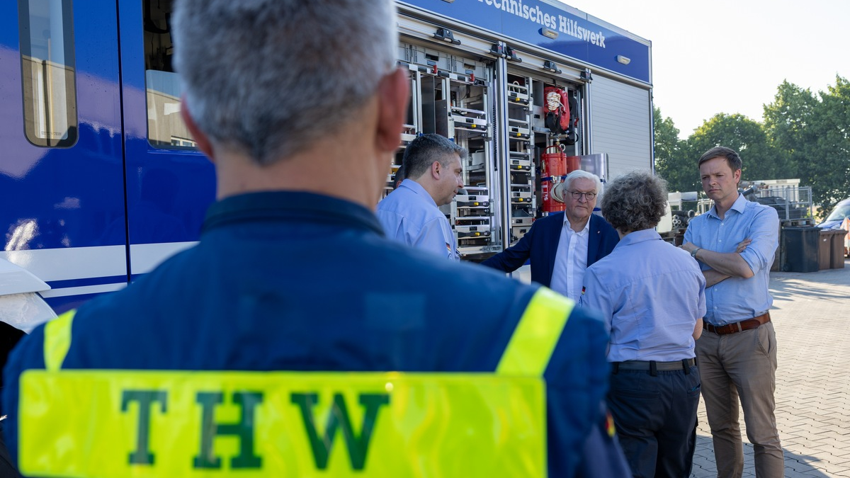 THW LVBEBBST: Bundespräsident Steinmeier besucht das Technische Hilfswerk in Neuruppin - Foto: presseportal.de