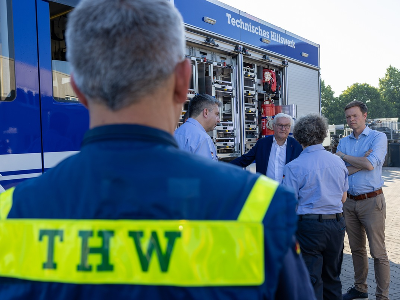 THW LVBEBBST: Bundespräsident Steinmeier besucht das Technische Hilfswerk in Neuruppin - Foto: presseportal.de