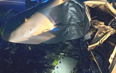 POL-MI: Autofahrer kracht gegen Baum - Foto: presseportal.de