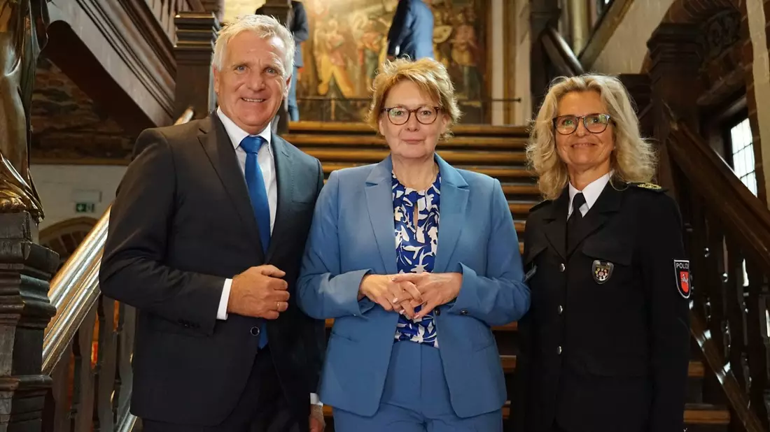 POL-LG: Staffelübergabe bei der Polizeidirektion Lüneburg: Kathrin Schuol übernimmt Aufgaben als Polizeipräsidentin - Bild: presseportal.de