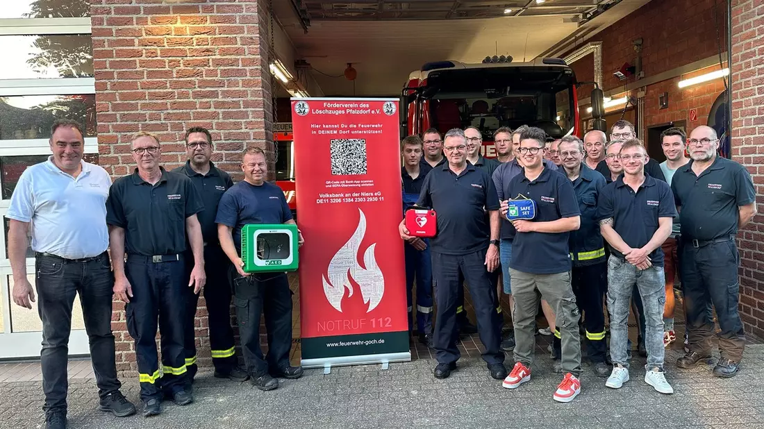 Feuerwehr Goch: AED am Feuerwehr-Gerätehaus Pfalzdorf ist öffentlich zugänglich - Bild: presseportal.de
