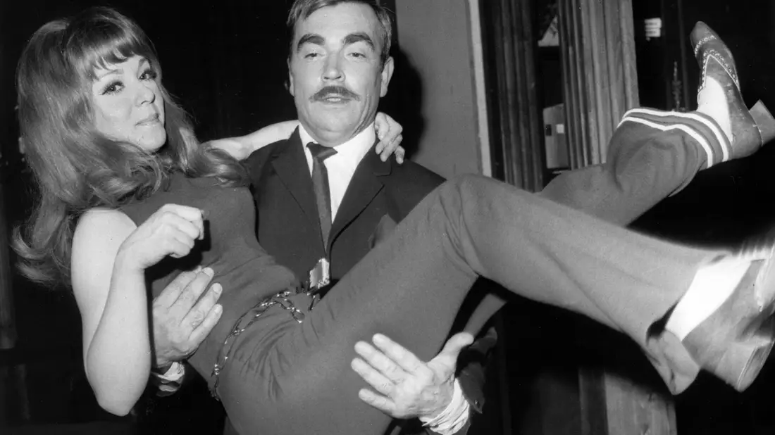 Anita Kupsch spielte auch viel Theater, so etwa 1968 mit Claus Biederstaedt an der Berliner Komödie am Kurfürstendamm.  - Bild: Konrad Giehr/dpa