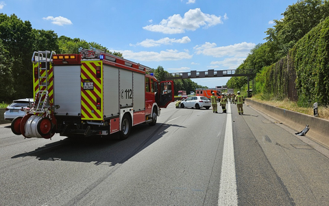 FW Burscheid: Verkehrsunfall sorgt für Stau auf Autobahn - Foto: presseportal.de