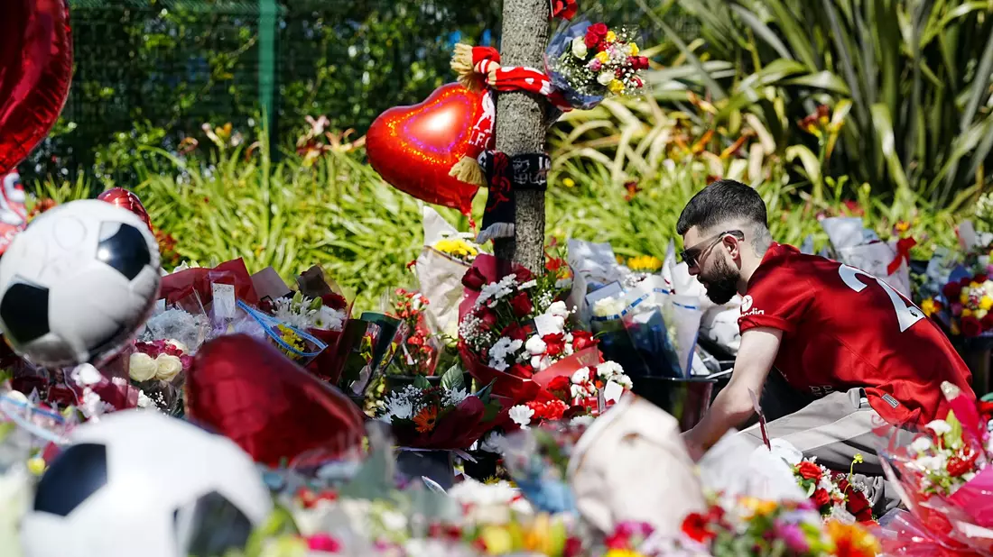 Die Trauer ist bei den Liverpool-Fans groß. - Bild: Peter Byrne/PA Wire/dpa