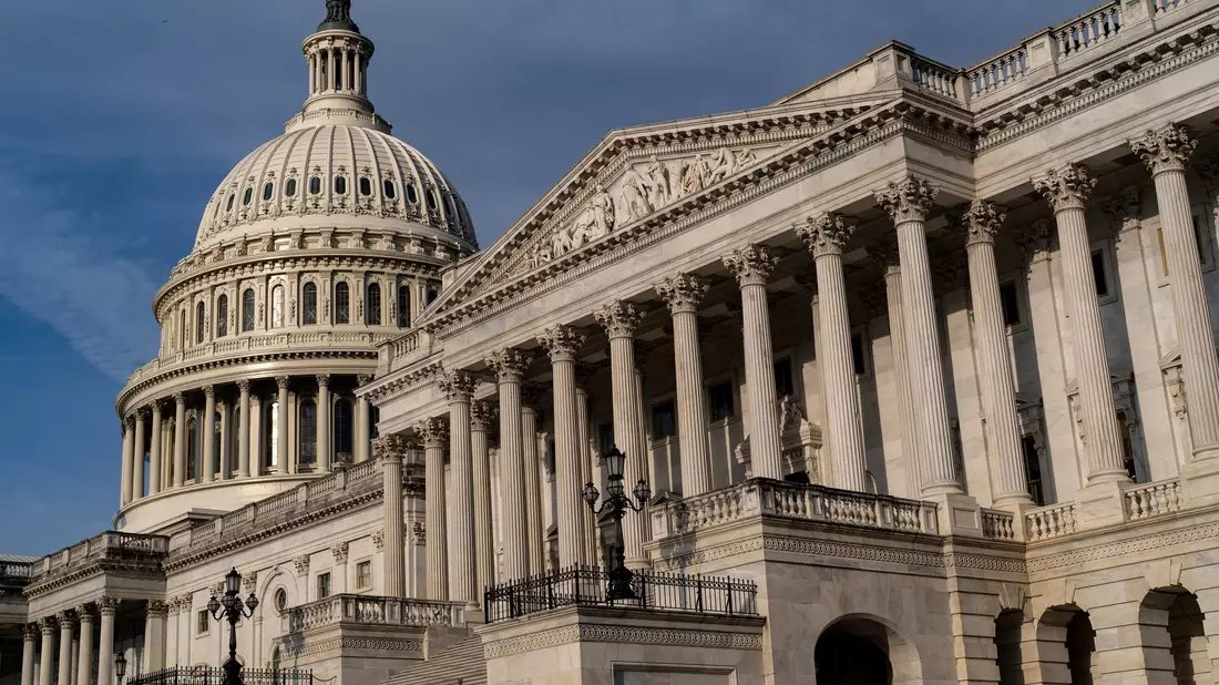 Der US-Konress hat ein von Trump vorangetriebenes, zentrales Steuer- und Ausgabengesetz verabschiedet. (Archivbild) - Bild: J. Scott Applewhite/AP/dpa