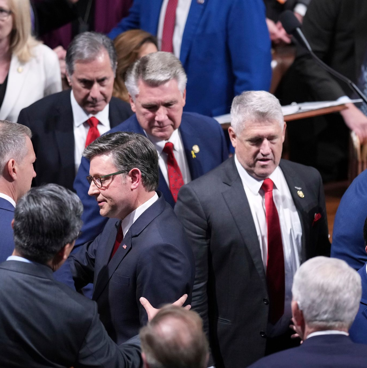 Der republikanische Sprecher des Repräsentantenhauses, Mike Johnson, hat es geschafft genug Parteikollegen hinter dem Gesetz zu versammeln.  - Foto: J. Scott Applewhite/AP/dpa