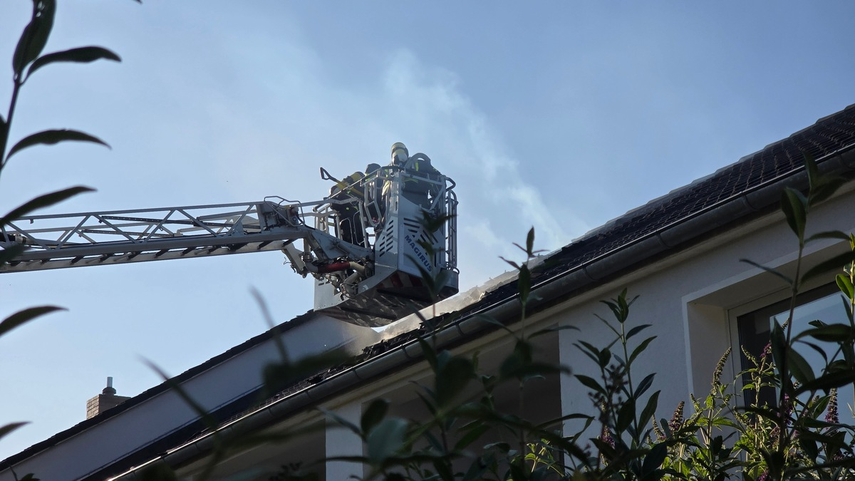 FW Celle: Dachstuhlbrand in Altencelle - Foto: presseportal.de
