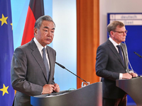 Wang Yi und Johann Wadephul am 03.07.2025 - Foto: über dts Nachrichtenagentur