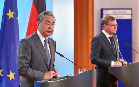 Wang Yi und Johann Wadephul am 03.07.2025 - Foto: über dts Nachrichtenagentur