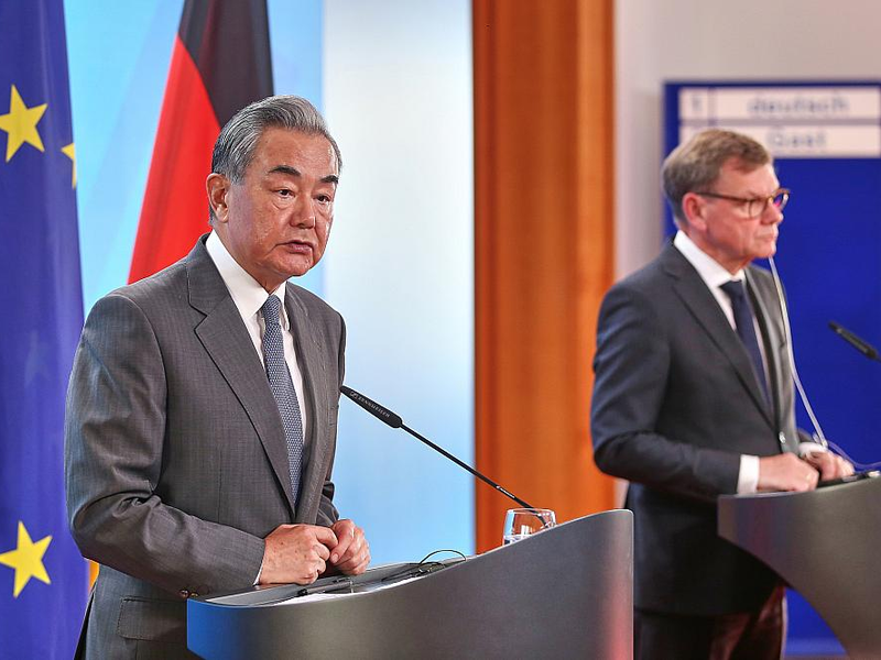 Wang Yi und Johann Wadephul am 03.07.2025 - Foto: über dts Nachrichtenagentur