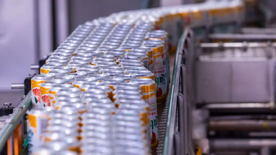 Dosenbier wird wieder häufiger gekauft. (Archivbild) - Bild: Jens Büttner/dpa