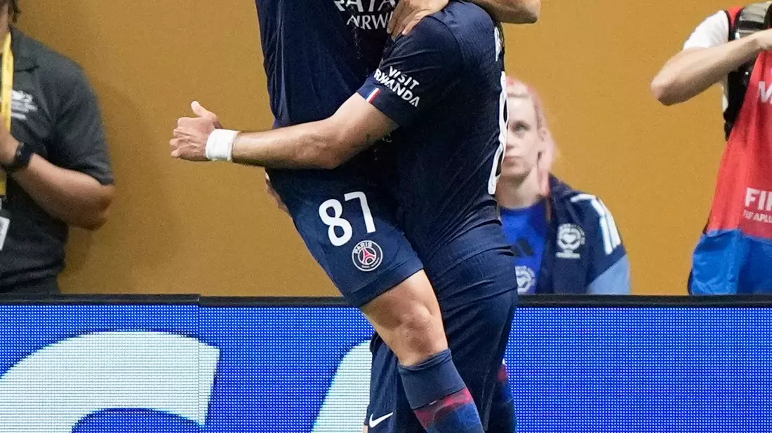 Auch in den USA haben die PSG-Profis, hier João Neves (l) und Fabián Ruiz beim Achtelfinalerfolg gegen Inter Miami, bislang viel zu feiern.  - Bild: Brynn Anderson/AP/dpa