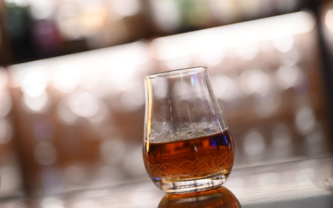 China hatte EU-Weinbrand-Importe mit Verdacht auf Dumping ins Visier genommen. (Symbolbild)  - Foto: Johannes Neudecker/dpa