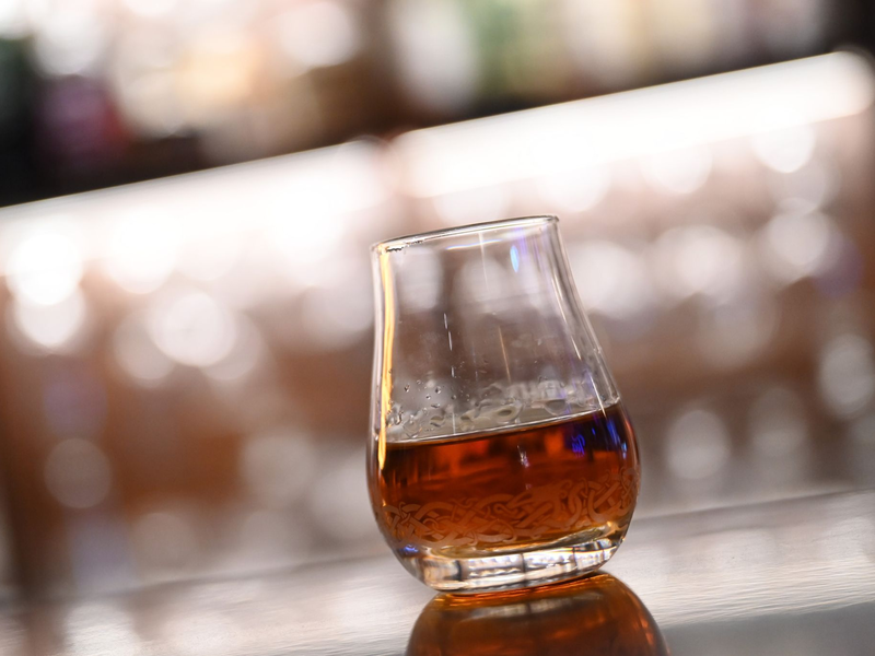 China hatte EU-Weinbrand-Importe mit Verdacht auf Dumping ins Visier genommen. (Symbolbild) - Foto: Johannes Neudecker/dpa