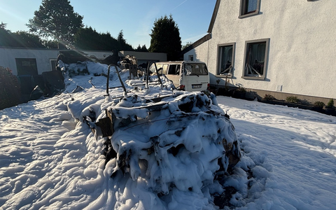 Feuerwehr Goch: Reisemobil in Vollbrand: Feuerwehr verhindert Übergreifen der Flammen - Foto: presseportal.de