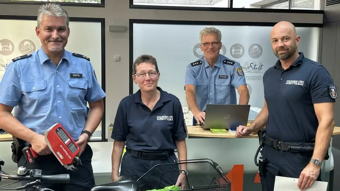 POL-OF: Zweite erfolgreiche Fahrradcodier-Aktion der Stadtpolizei Hanau und des Polizeireviers Hanau - Bild: presseportal.de