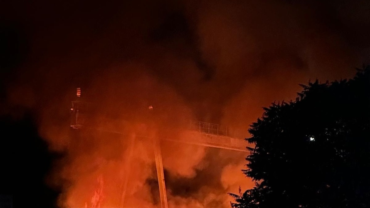 LPI-NDH: Brand auf Recyclinghof - Foto: presseportal.de