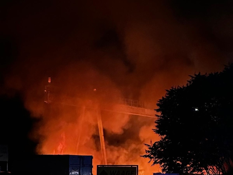 LPI-NDH: Brand auf Recyclinghof - Foto: presseportal.de