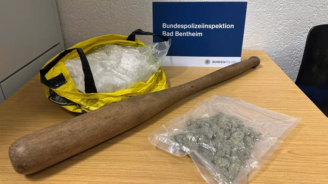 BPOL-BadBentheim: Zwei Kilo Amphetamin bei Grenzkontrolle sichergestellt / Drei Drogenschmuggler in Haft - Bild: presseportal.de