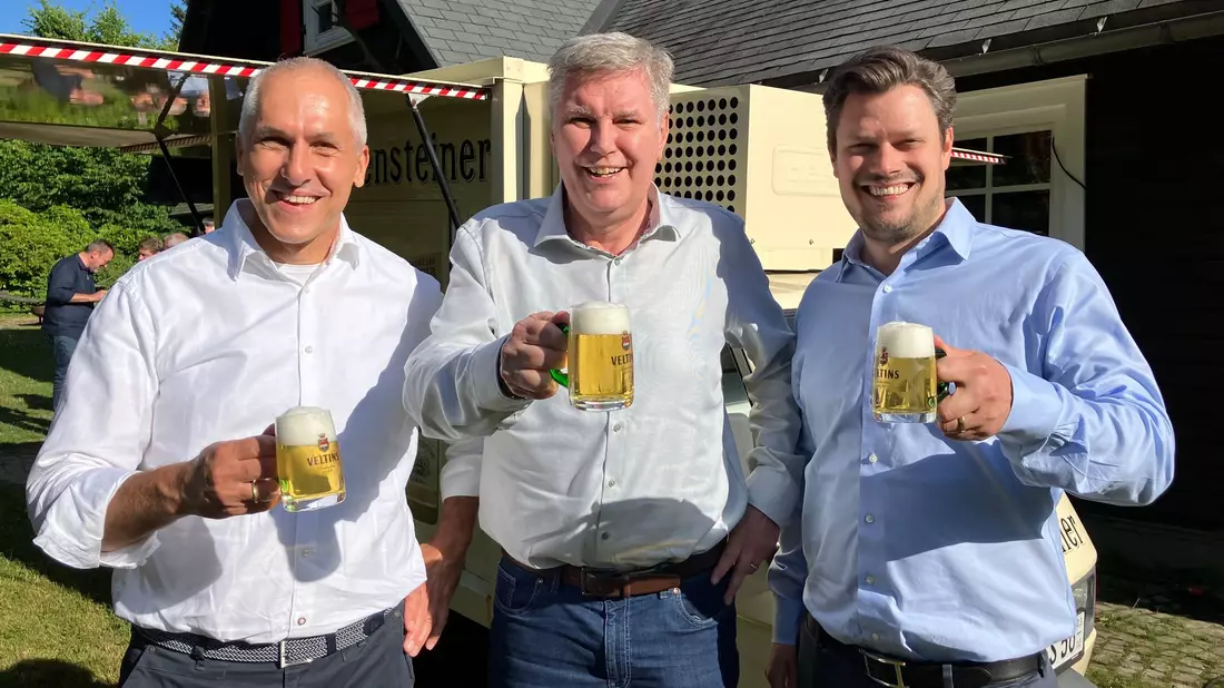 Die Brauerei Veltins hat im ersten Halbjahr 2025 ein Absatzplus von 2,3 Prozent erzielt.  - Bild: Volker Danisch/dpa