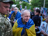 Freigelassene ukrainische Kriegsgefangene nach einem Austausch (Archivbild) - Foto: Evgeniy Maloletka/AP/dpa