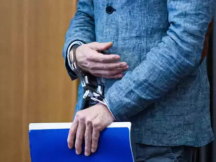 Der im Fall «Maddie» Verdächtige sitzt im Gefängnis. Wegen einer skurrilen Zahlung ist aber unklar, wie lange noch. (Archivbild)  - Foto: Moritz Frankenberg/dpa Pool/dpa