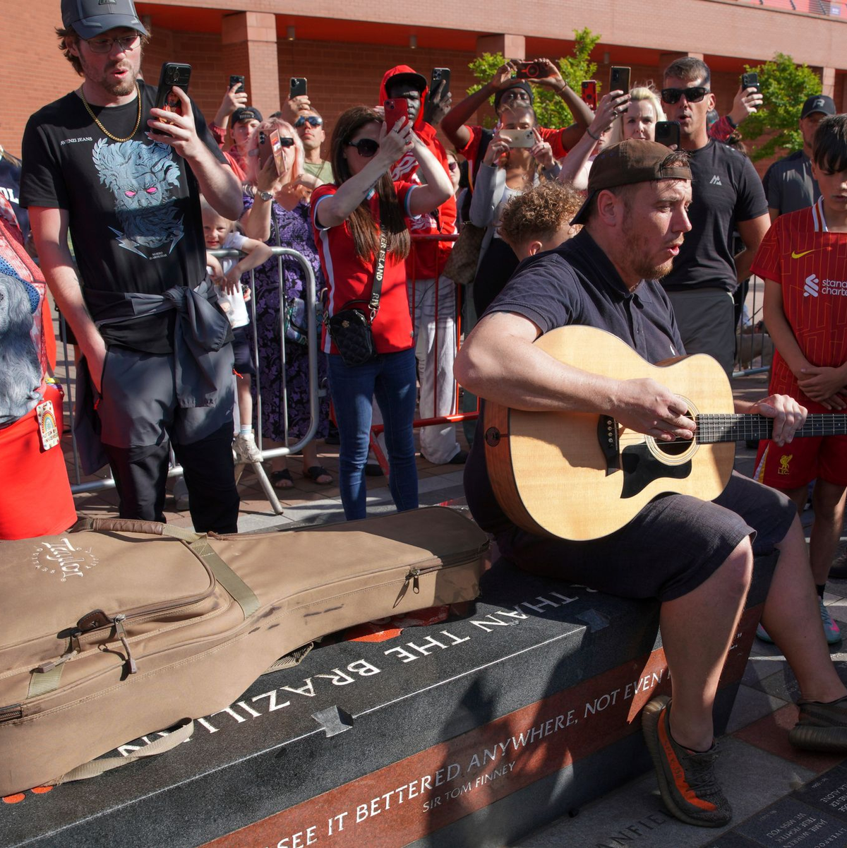 Lieder zum Trost. - Foto: Ian Hodgson/AP/dpa