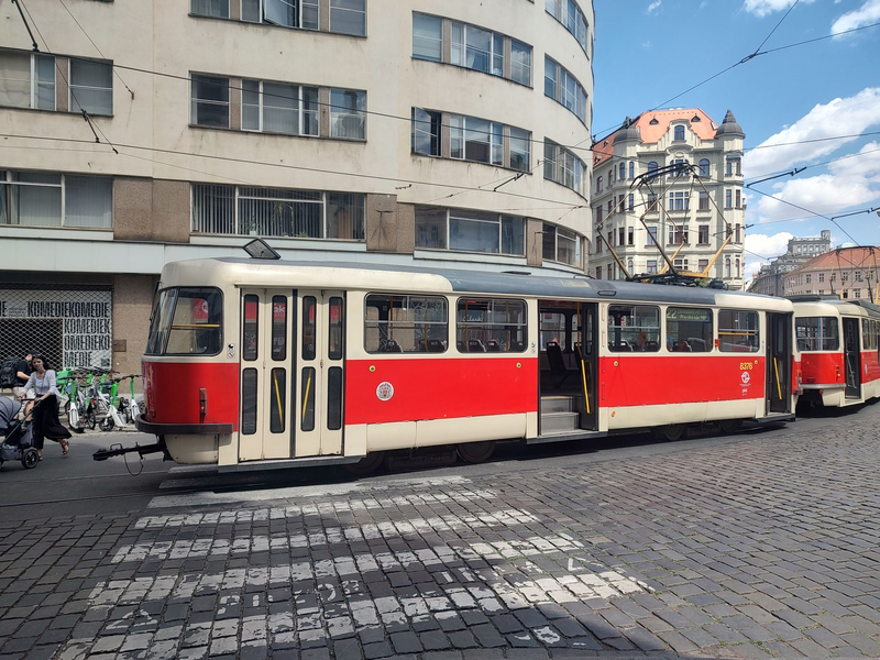 Der Stromausfall in der tschechischen Hauptstadt gegen Mittag stoppte die Straßenbahnen und U-Bahnlinien A, B, C. - Foto: Havlín Lukáš/CTK/dpa