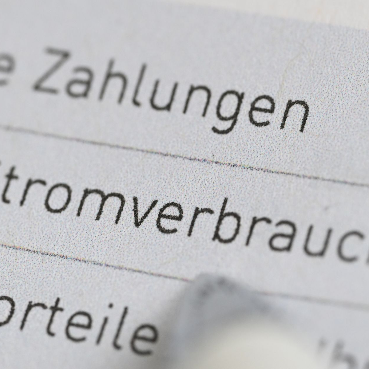 Ist genug Geld da, um die Stromsteuer für alle zu senken? (Symbolbild) - Foto: Bernd Weißbrod/dpa