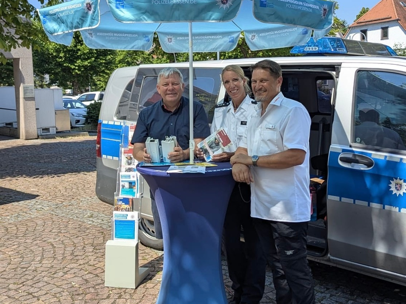POL-DA: Fürth: Hessenweite Sommerkampagne zum Thema Einbruchschutz/Polizei und Bürgermeister beraten und geben Tipps - Foto: presseportal.de