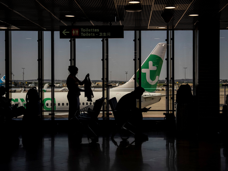 Neben Flügen von und nach Frankreich sind auch Verbindungen von dem Streik betroffen, die nur über Frankreich hinwegfliegen. - Foto: Aurelien Morissard/AP/dpa