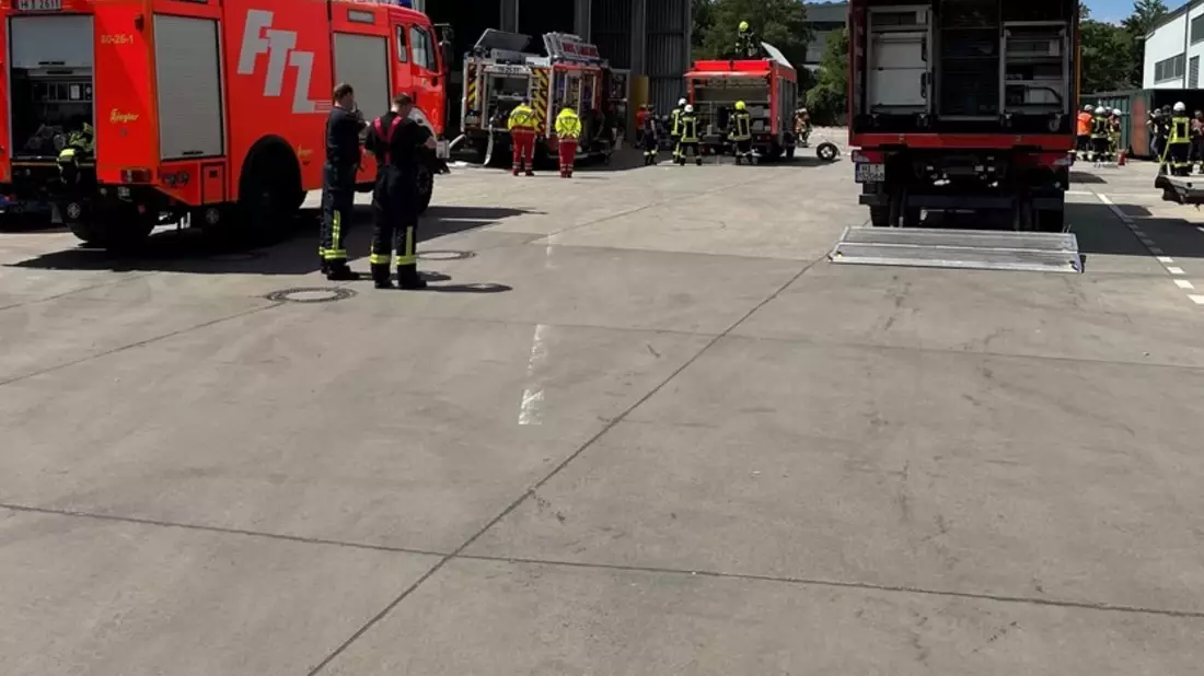 POL-HI: Gefahrguteinsatz auf dem Gelände des Wertstoffhofes der ZAH in Heinde - Bild: presseportal.de
