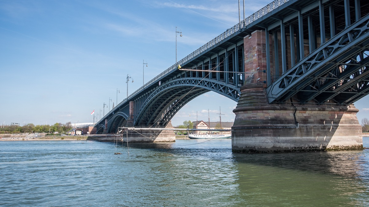 POL-HPE: Baden in Flüssen: Erfrischung mit Risiko - Wasserschutzpolizei warnt vor unterschätzten Gefahren - Foto: presseportal.de