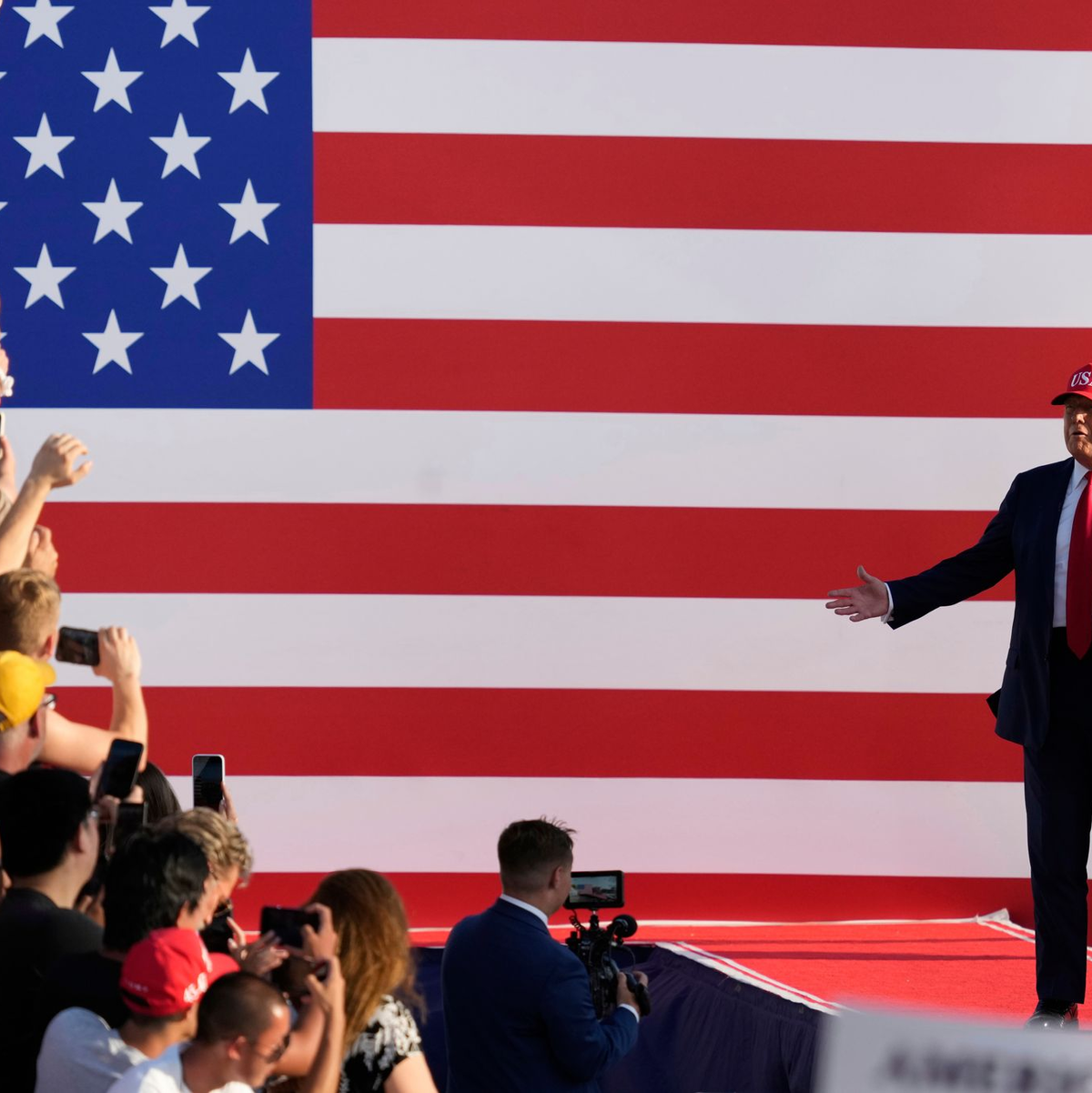 Trump hat innenpolitisch einen wichtigen Erfolg erzielt.  - Foto: Charlie Neibergall/AP/dpa