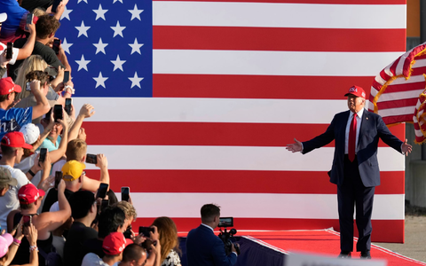 Trump hat innenpolitisch einen wichtigen Erfolg erzielt.  - Foto: Charlie Neibergall/AP/dpa