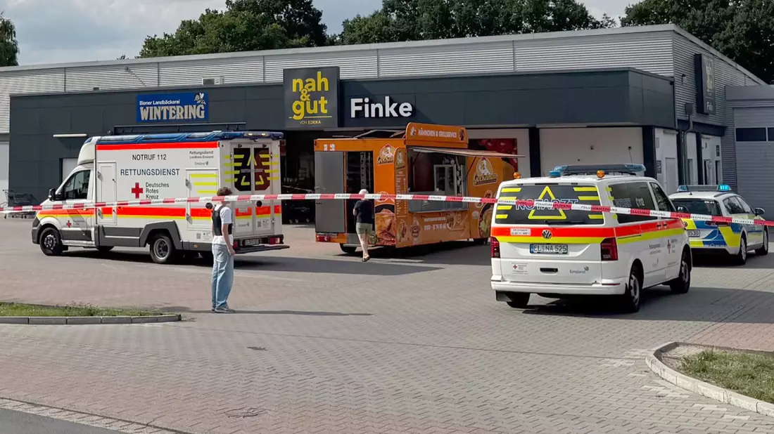 Im Stadtgebiet von Geeste lief nach der Gewalttat ein größerer Polizeieinsatz.  - Bild: Matthias Brüning/TNN/dpa